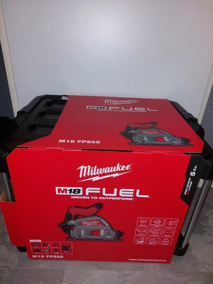Nieuwe Milwaukee M18 invalzaag+ 2 accu's+ lader + packoutbox, Doe-het-zelf en Verbouw, Gereedschap | Overige machines, Nieuw, Ophalen of Verzenden