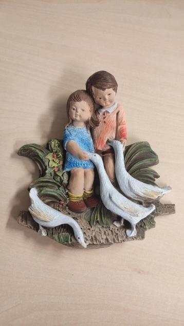 wandplaquette van kunstenaarsgroep Arend Spoor Venlo. beschikbaar voor biedingen