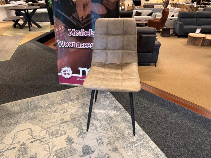 Eetkamerstoel Kimi Beige lederstof Direct/Leverbaar E-7117, Huis en Inrichting, Stoelen, Nieuw, Vijf, Zes of meer stoelen, Hout