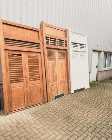 3 stuks massief teakhouten kozijnen met deuren beschikbaar voor biedingen