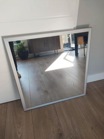 Spiegel IKEA. Grijs metalen rand beschikbaar voor biedingen