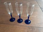 3 geweldige champagne glazen met blauwe poot, Verzamelen, Glas en Borrelglaasjes, Ophalen of Verzenden