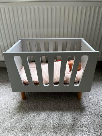 Done by Deer poppenbed grijs + lichtroze dekentje beschikbaar voor biedingen