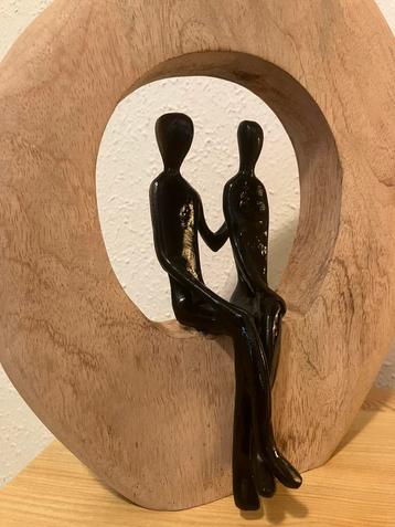 Decoratief houten beeld – Liefdevol stel beschikbaar voor biedingen