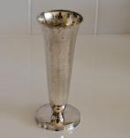 Vrij grote art deco zilveren vaas op voet, gehamerd, Verzenden, Zilver