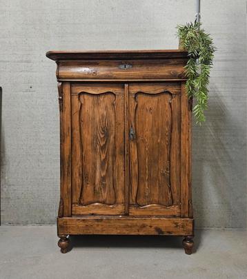 Antieke brocante grenen Biedermeier meidenkast vintage kast beschikbaar voor biedingen