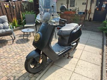 Elektrische niu scooter uit 2018 met extra accu beschikbaar voor biedingen