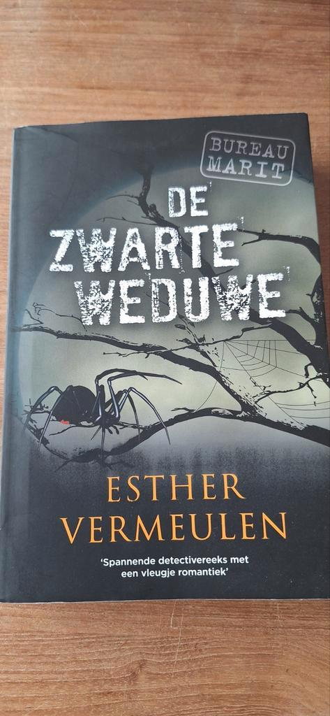 Esther Vermeulen - De zwarte weduwe, Boeken, Detectives, Zo goed als nieuw, Ophalen of Verzenden