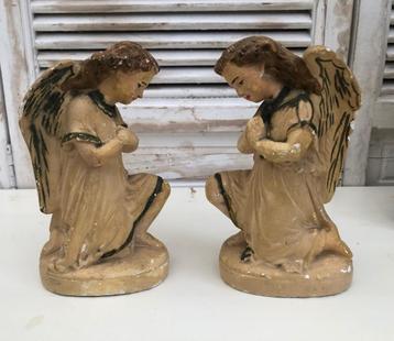 2  antieke gipsen Knielende engeltjes  -  Jr 20/30 beschikbaar voor biedingen