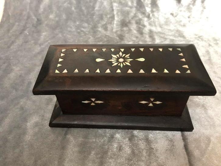 Houten doosje ingelegd met parelmoer, Antiek en Kunst, Antiek | Woonaccessoires, Ophalen of Verzenden