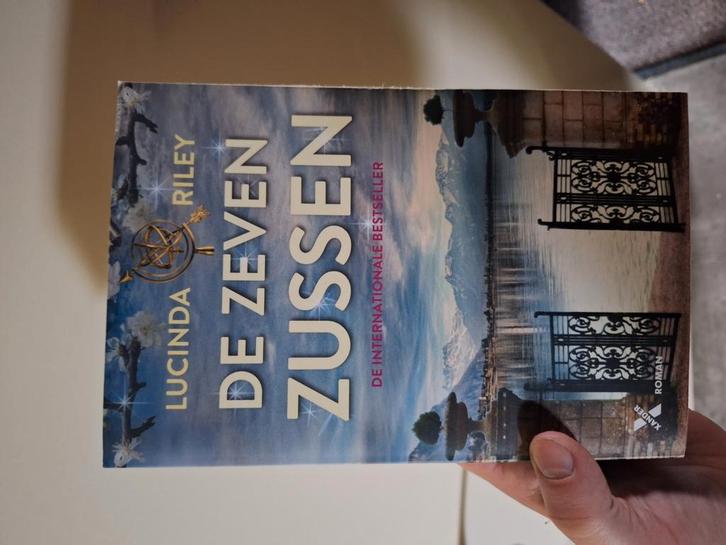 Lucinda Riley - De zeven zussen, Boeken, Literatuur, Zo goed als nieuw, Ophalen of Verzenden