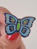 Vintage emailled cloissonne vlinder pin broche, Verzamelen, Speldjes, Pins en Buttons, Ophalen of Verzenden, Zo goed als nieuw