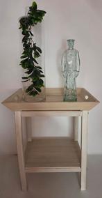 Wit houten bijzettafeltje met dienblad,  brocante, Huis en Inrichting, Ophalen, Rechthoekig, Brocant, 45 tot 60 cm