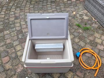 Electrolux koelbox 12v 220v en gas 21liter en 2 gastanken beschikbaar voor biedingen
