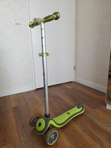 Globber step met 3 wielen en lichtjes beschikbaar voor biedingen