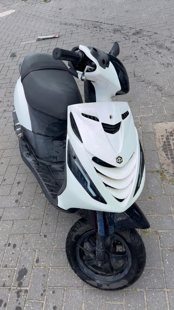 Piaggio zip 50cc (iget), Fietsen en Brommers, Scooters | Piaggio, Zo goed als nieuw, Zip, Maximaal 45 km/u, Benzine, Ophalen