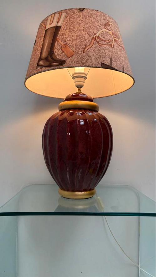 Vintage keramiek staande lamp rood goud Kostka France, Huis en Inrichting, Lampen | Tafellampen, Zo goed als nieuw, 50 tot 75 cm