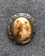Vintage ovale sjaalhouder sjaalclip met afbeelding, Sieraden, Tassen en Uiterlijk, Antieke sieraden, Ophalen of Verzenden, Overige materialen
