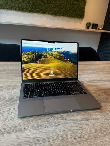 MacBook Air 13 inch m2 8GB 256GB | vocht  beschikbaar voor biedingen