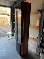 Stijlvolle Vitrinekast in Walnootlook met Zwart Hoogglans, Ophalen, Met plank(en), 50 tot 100 cm, Zo goed als nieuw