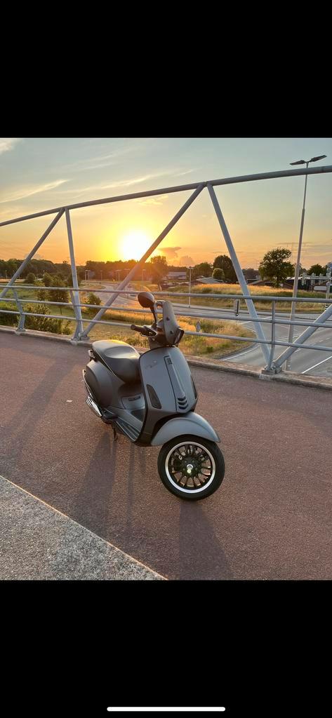 Vespa Sprint 2016 - Geel Kenteken, Fietsen en Brommers, Scooters | Vespa, Gebruikt, Overige modellen, Maximaal 45 km/u, Benzine