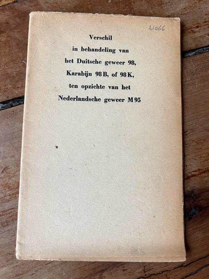 WO2 Nederlands NBS Instructieboek Duitse Wapens MP40 verzet, Verzamelen, Militaria | Tweede Wereldoorlog, Boek of Tijdschrift