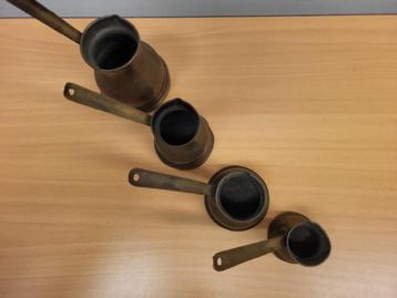 Giet bekertjes met steel.  beschikbaar voor biedingen
