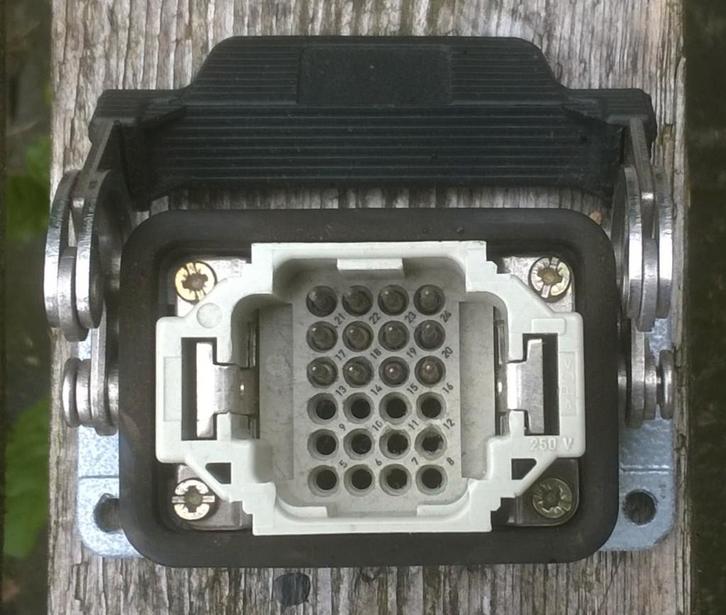 Stekker 24 polig male chassisdeel Harting, Muziek en Instrumenten, Kabels en Stekkers, Gebruikt, Apparatuur, Ophalen of Verzenden