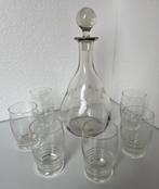Antieke Karaf met ingeslepen bladmotief en glaasjes, Antiek en Kunst, Antiek | Glas en Kristal, Ophalen of Verzenden