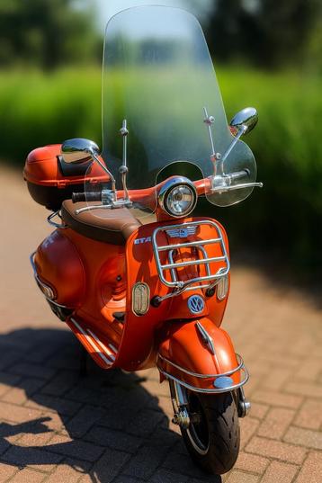 Elektrische scooter - Vespa retro stijl - ALS NIEUW. beschikbaar voor biedingen