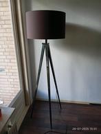 Lamp op 3 zwarte metalen poten, Ophalen, Gebruikt, Metaal