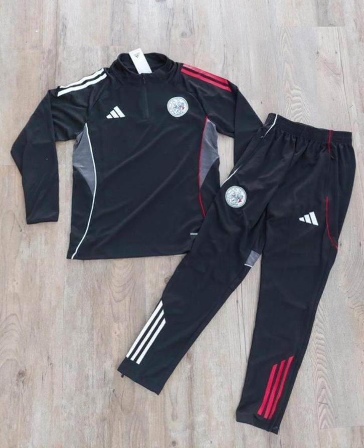 Ajax kids trainingspak 2025-2026, Sport en Fitness, Voetbal, Nieuw, Trainingspak, Maat XS of kleiner, Ophalen of Verzenden