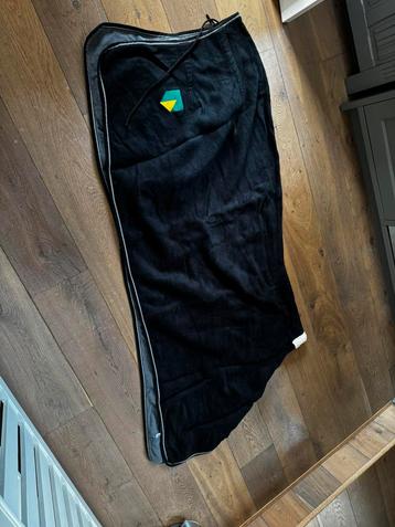 Zwarte dikke zweetdeken (ABN AMRO LOGO) beschikbaar voor biedingen