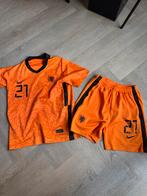Voetbaltenue Oranje - Maat 26, Kinderen en Baby's, Kinderkleding | Schoenen en Sokken, Ophalen of Verzenden, Gebruikt, Jongen of Meisje
