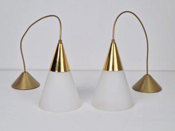 Set 2 vintage cone hanglamp melkglas messing regency ‘70 beschikbaar voor biedingen