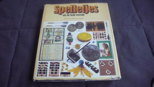 Spelletjes boek uit 1975, Hobby en Vrije tijd, Gezelschapsspellen | Bordspellen, Zo goed als nieuw, Ophalen of Verzenden
