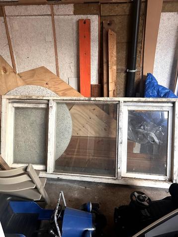 Oud houten raam – 230 x 107 cm – enkel glas beschikbaar voor biedingen