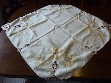 mooie satijn achtige kleedjes beschikbaar voor biedingen