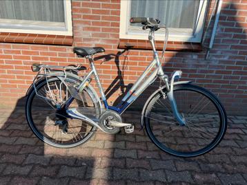 Te koop zeer nette gazelle medeo damesfiets toerfiets fiets beschikbaar voor biedingen