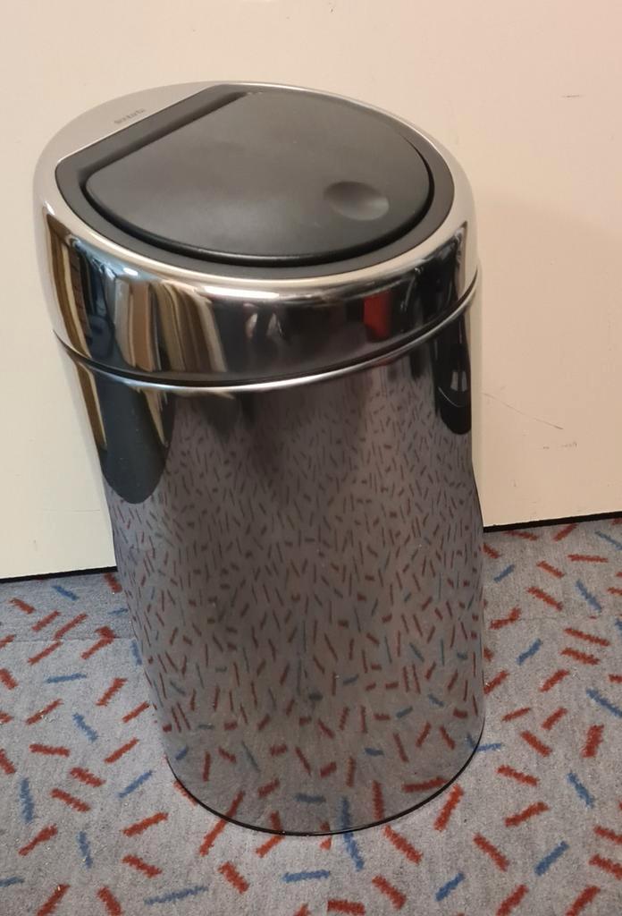 Brabantia 20 ltr Touchbin afvalemmer, Huis en Inrichting, Woonaccessoires | Prullenbakken, Zo goed als nieuw, Kunststof, Minder dan 50 cm