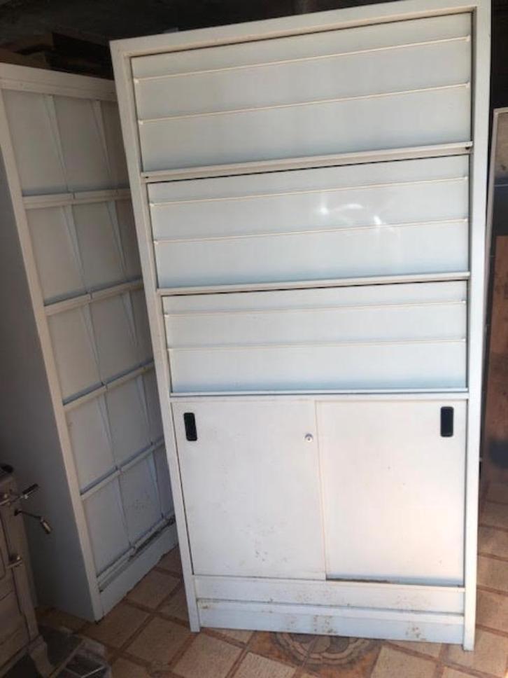 metalen kast m 3 openslaande kleppen en schuifdeurtjes, Huis en Inrichting, Kasten | Roldeurkasten en Archiefkasten, 25 tot 50 cm
