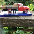De rode vrachtwagen uit de 1.43 serie “Kuifje in de auto”, Ophalen of Verzenden, Zo goed als nieuw, Bus of Vrachtwagen, Overige merken