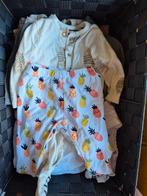 Mand vol mooie gender neutrale babykleertjes + rompers 50&56, Ophalen of Verzenden, Zo goed als nieuw, Meisje, Nacht- of Onderkleding