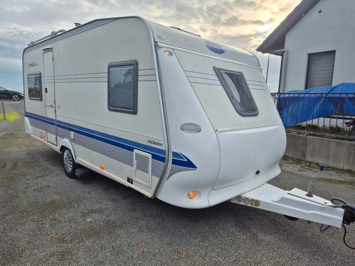 Hobby 495 UFE Exclusive,Mover,Airco,Voortent,Schotel, Caravans en Kamperen, Caravans, Bedrijf, tot en met 4, 1000 - 1250 kg, Rondzit