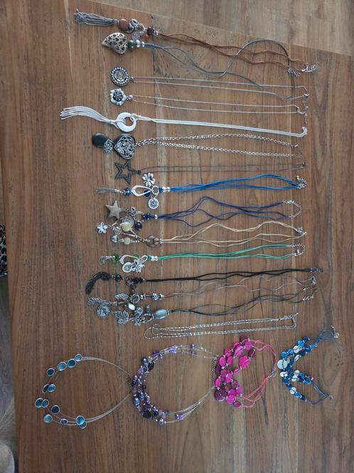 PAKKET met 19 KETTINGEN...NIEUW en NIEUWSTAAT, Sieraden, Tassen en Uiterlijk, Kettingen, Zo goed als nieuw, Overige materialen
