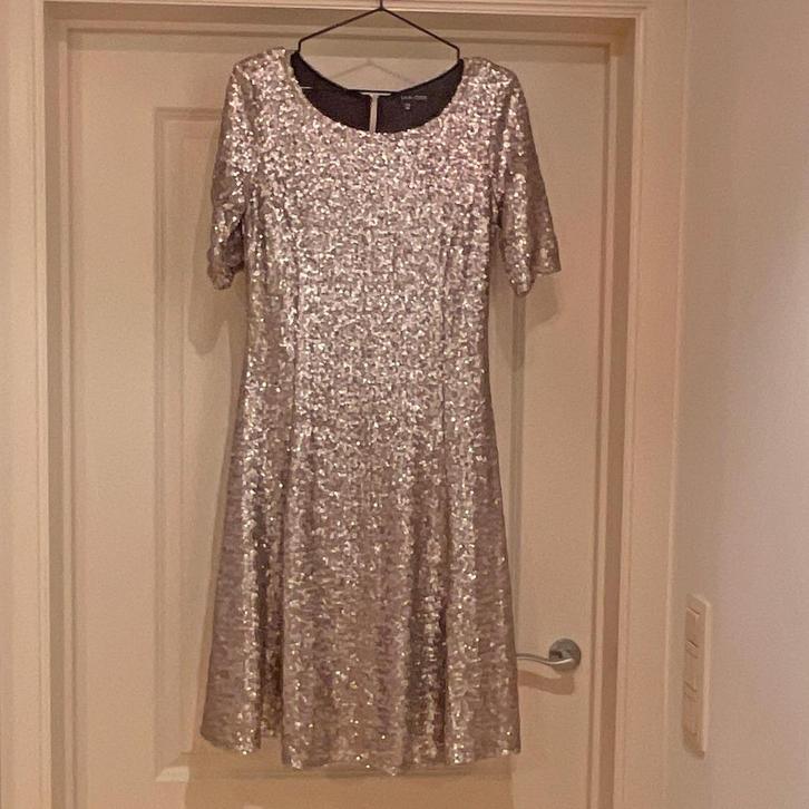 Ladress jurk pailetten feestelijk zilver maat M, Kleding | Dames, Jurken, Zo goed als nieuw, Maat 38/40 (M), Overige kleuren, Knielengte