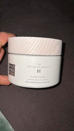 Rituals bodycreme sakura grote pot, Ophalen of Verzenden, Zo goed als nieuw, Gehele gezicht