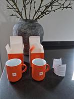 2 NIEUWE Nespresso Pantone mokken - ORANJE - 390 ml inhoud, Huis en Inrichting, Nieuw, Ophalen of Verzenden, Overige stijlen, Kop(pen) en/of Schotel(s)