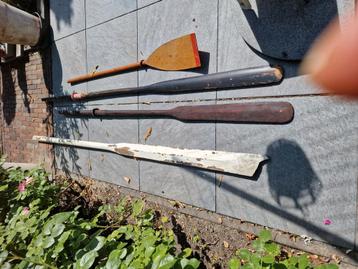Roeispanen en peddel te koop beschikbaar voor biedingen