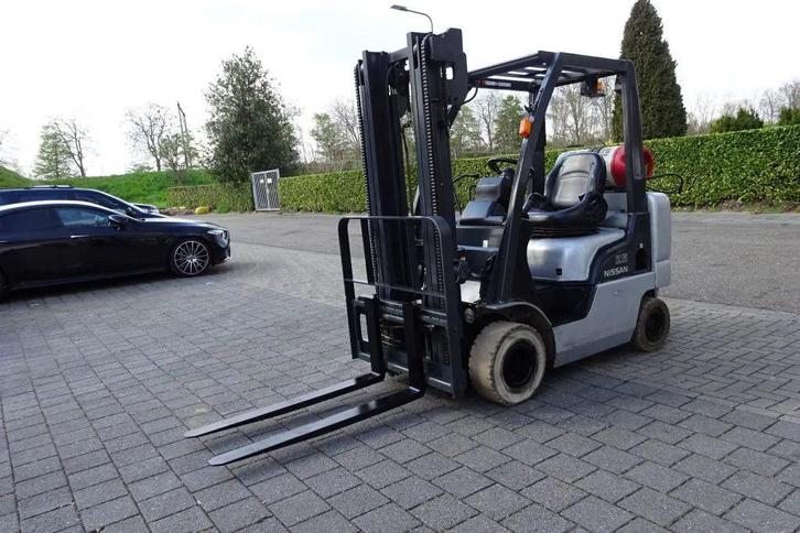Nissan 2.5 Heftruck (bj 2006), Zakelijke goederen, Machines en Bouw | Heftrucks en Intern transport, Heftruck, LPG, 2000 tot 3000 kg